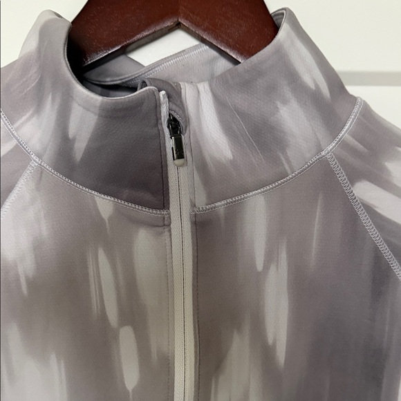 Under Armour Women’s Patterned Gray Performance Jacket - Picture 4 of 5